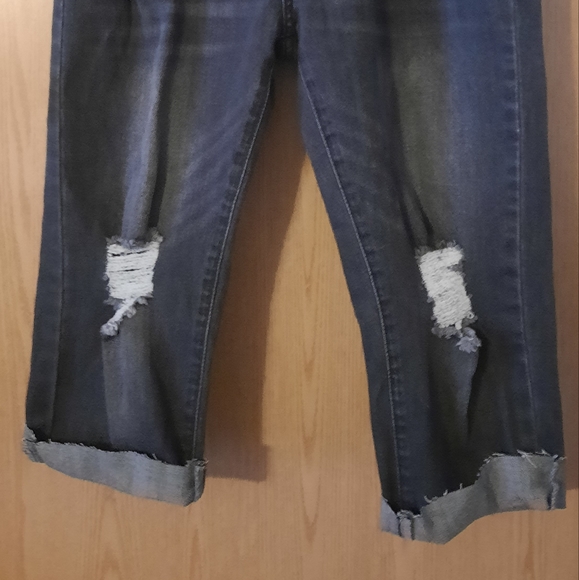 Women's Black Distressed Cropped Jeans Size 4 - Picture 2 of 5